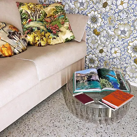 Nest With Private Garage *