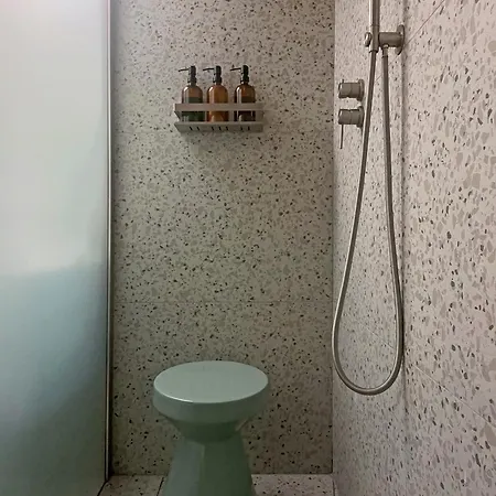 Nest With Private Garage