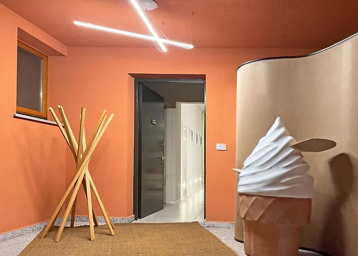 Nest With Private Garage Apartman *