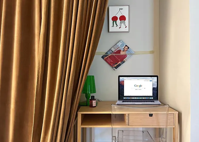 Nest With Private Garage Apartman