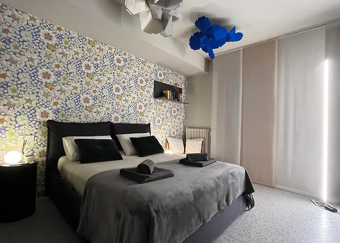 Nest With Private Garage Apartman *