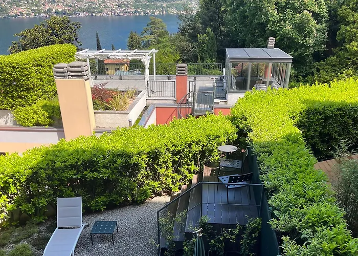 Nest With Private Garage Apartman