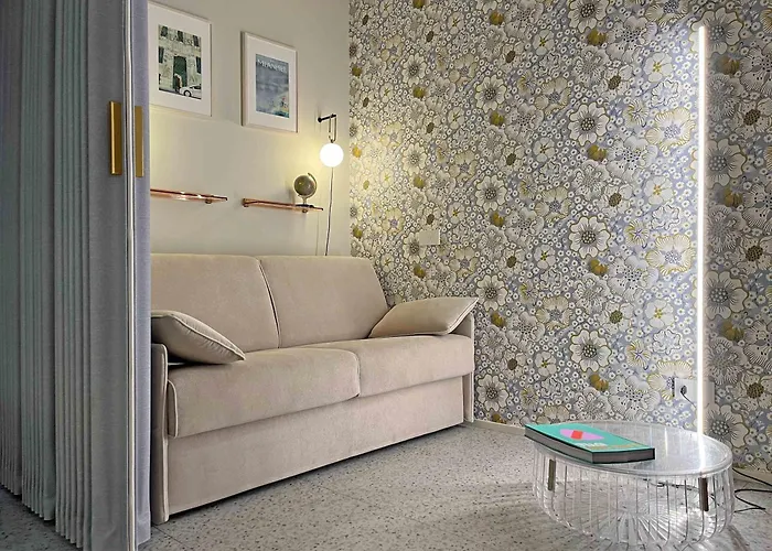 Nest With Private Garage