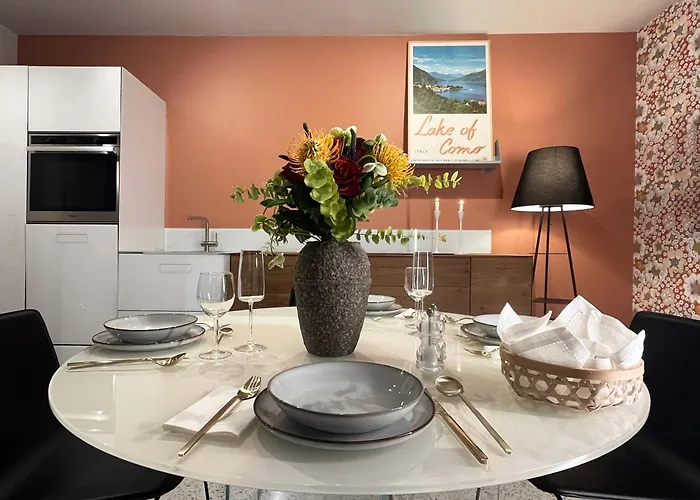 Nest With Private Garage *