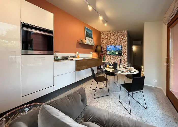 Nest With Private Garage *