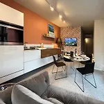 Nest With Private Garage *